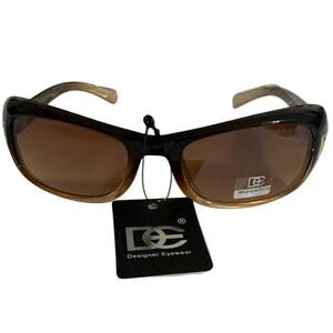 DE Designer Eyewear Womens sunglasses w/400 UV protection in Stylish brown.